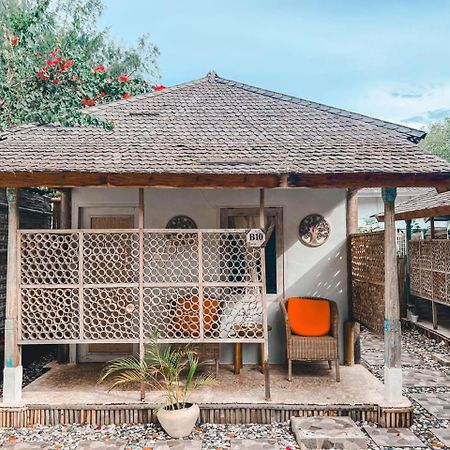 Bungalow Cafe Gili Beachfront غيلي مينو المظهر الخارجي الصورة