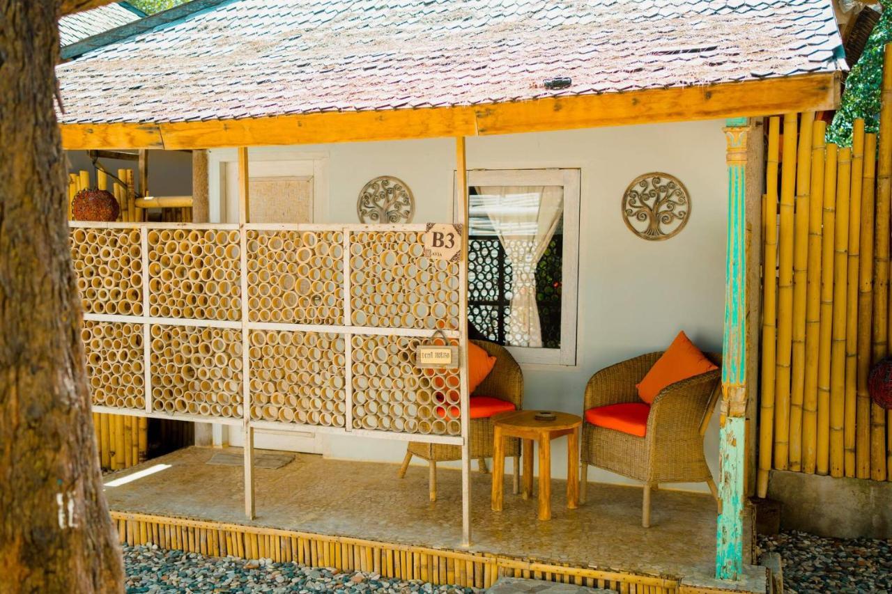 Bungalow Cafe Gili Beachfront غيلي مينو المظهر الخارجي الصورة