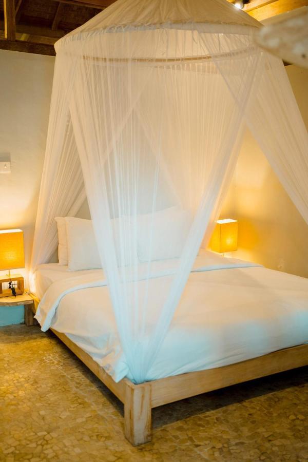 Bungalow Cafe Gili Beachfront غيلي مينو المظهر الخارجي الصورة
