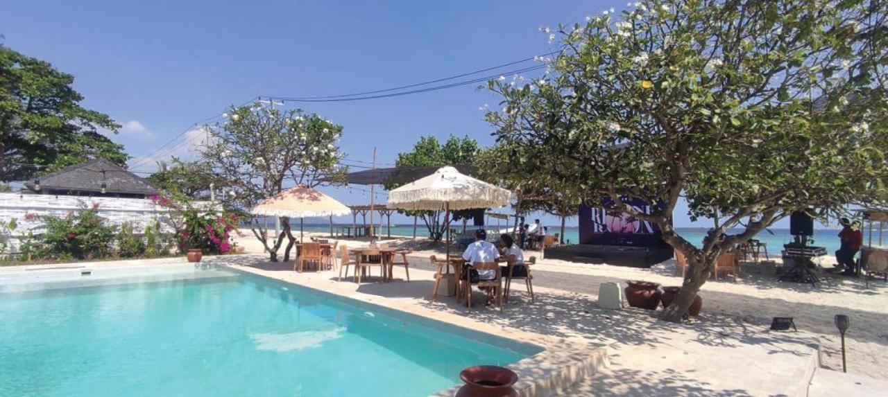 Bungalow Cafe Gili Beachfront غيلي مينو المظهر الخارجي الصورة