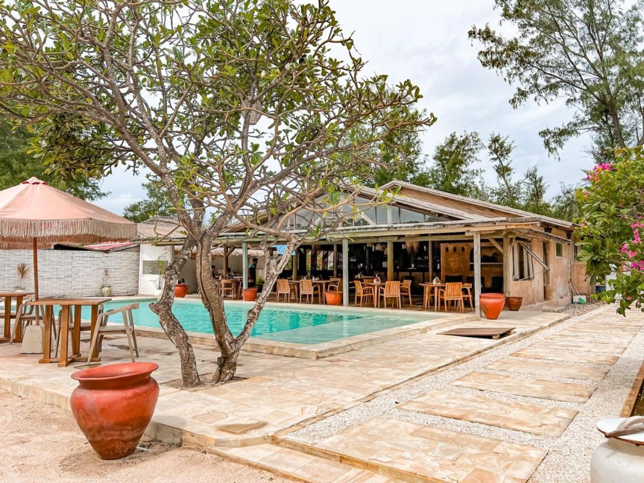 Bungalow Cafe Gili Beachfront غيلي مينو المظهر الخارجي الصورة