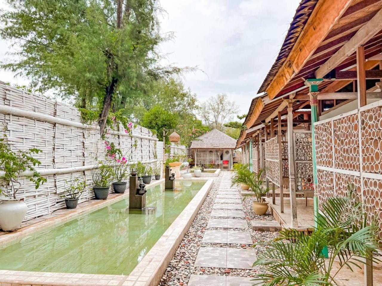 Bungalow Cafe Gili Beachfront غيلي مينو المظهر الخارجي الصورة