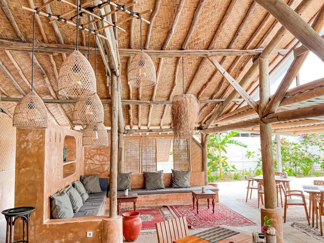 Bungalow Cafe Gili Beachfront غيلي مينو المظهر الخارجي الصورة