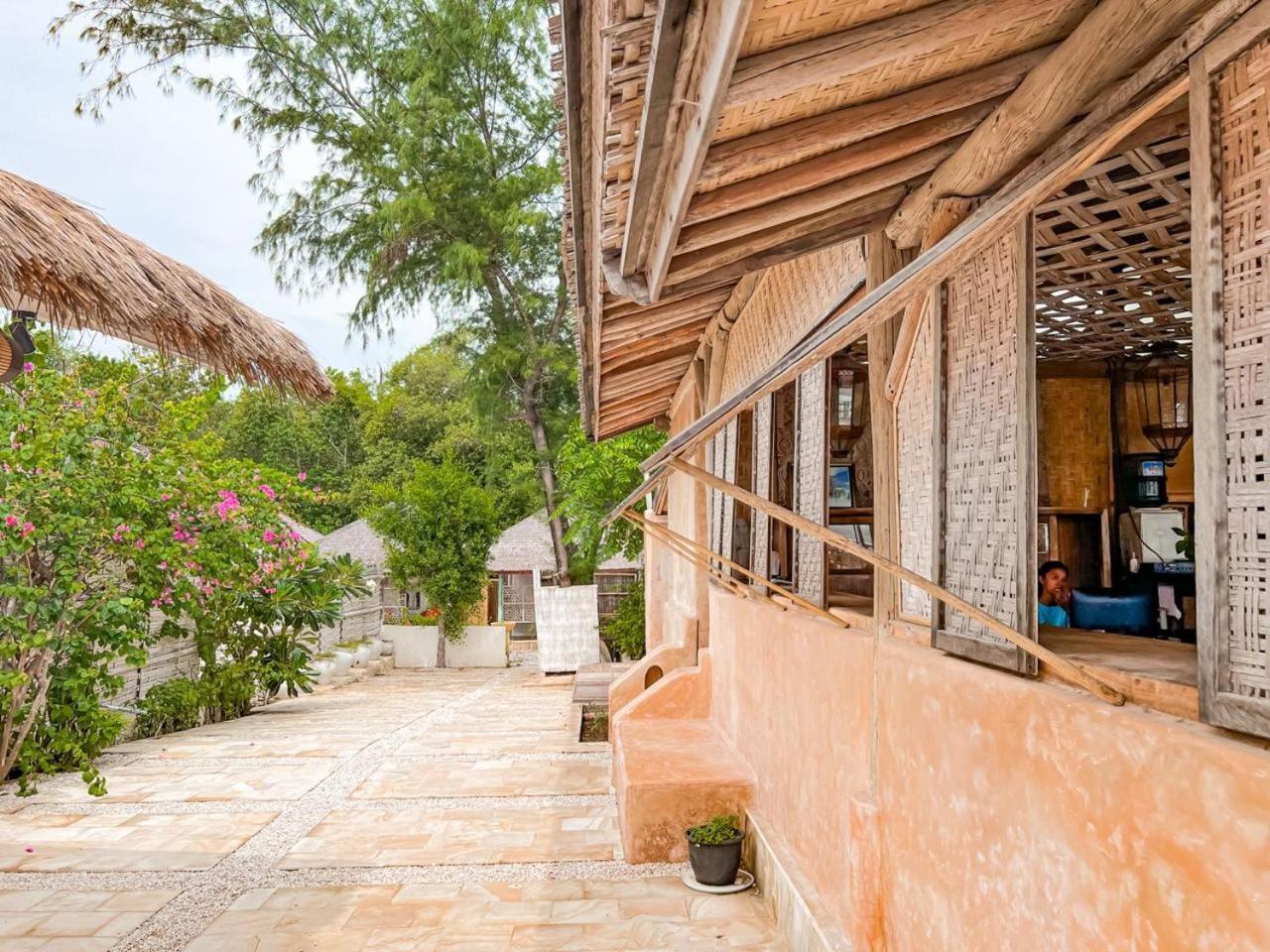 Bungalow Cafe Gili Beachfront غيلي مينو المظهر الخارجي الصورة