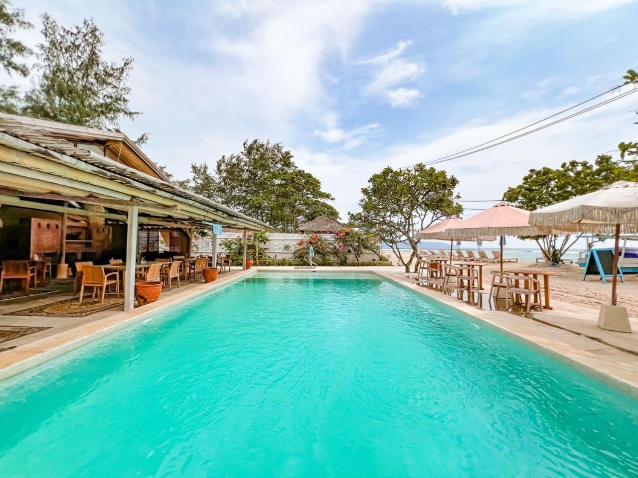 Bungalow Cafe Gili Beachfront غيلي مينو المظهر الخارجي الصورة